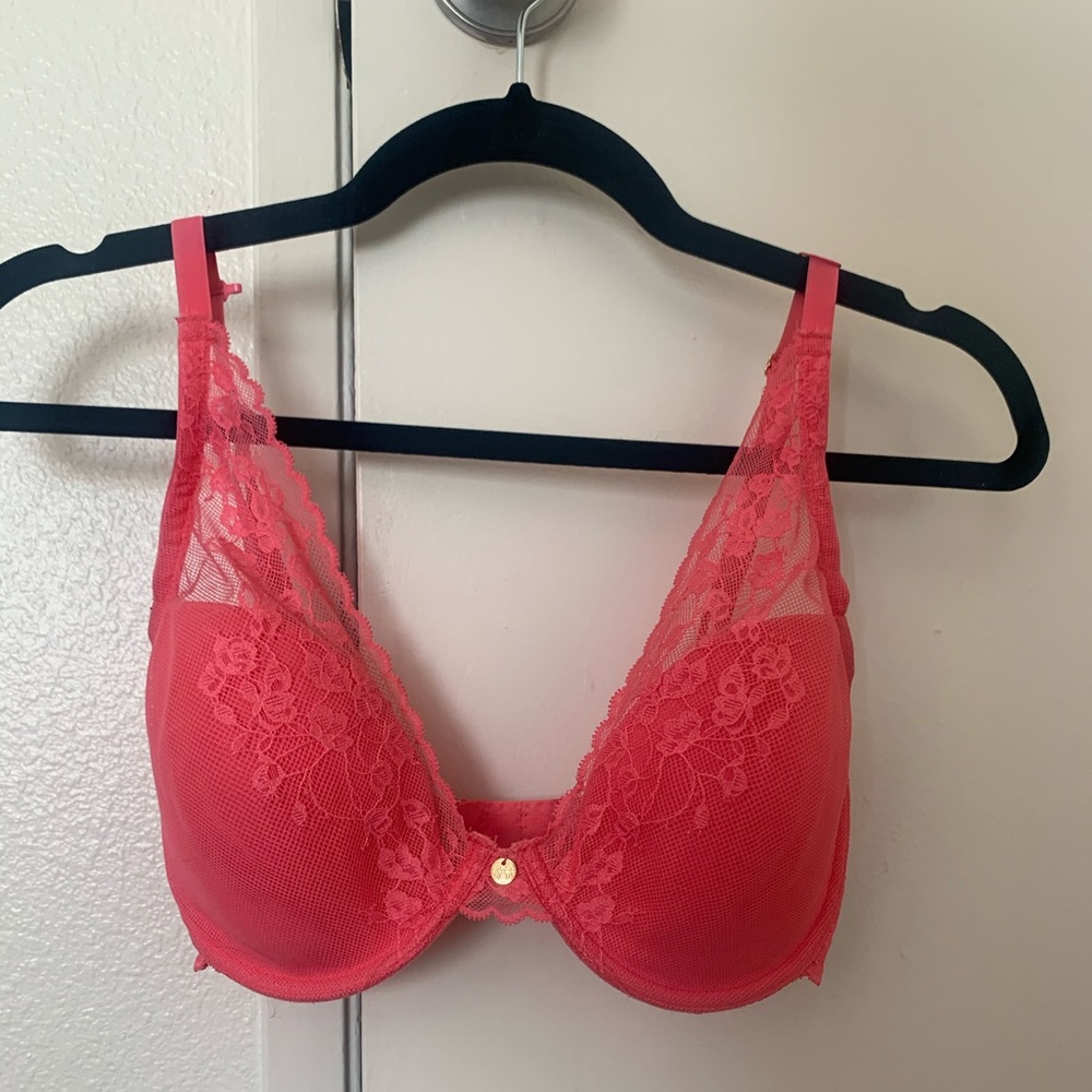 SOLD Natori Cherry Blossom Convertible Bra 🍒